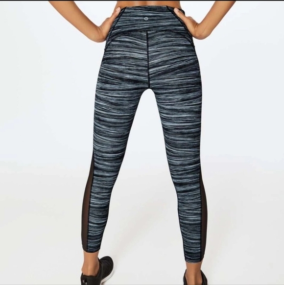 Lululemon Train Times 7/8 Pant Low Tide Alpine White Black / Black Size 8 - Picture 9 of 9